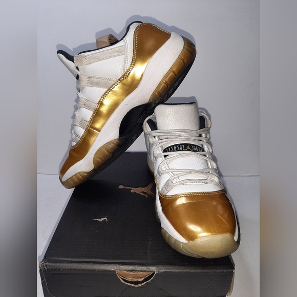Air Jordan 11 Retro Low GS 'Closing Ceremony - Picture 1 of 9